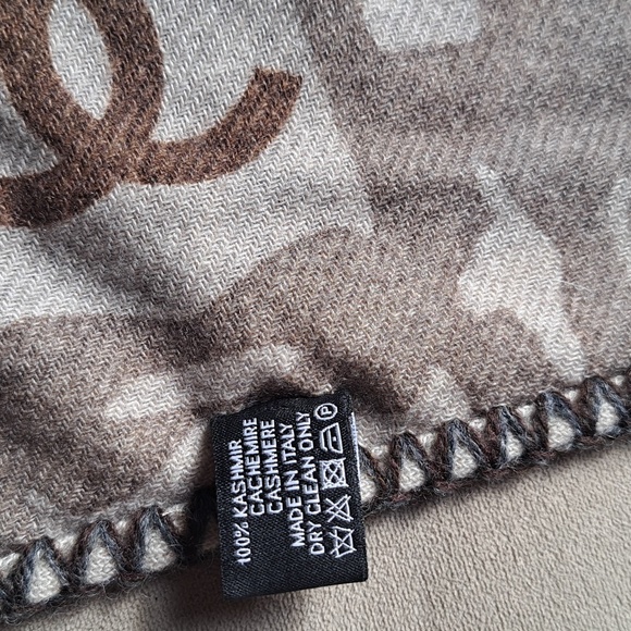 Chanel cashmere scarf - Picture 12 of 13
